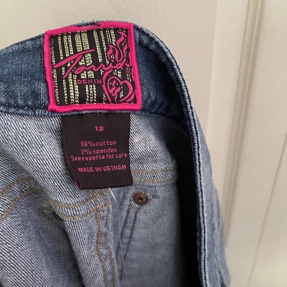 Torrid Women's Paint Splatter Stretch Light Wash Denim Jean Shorts Size 12 - Picture 2 of 6